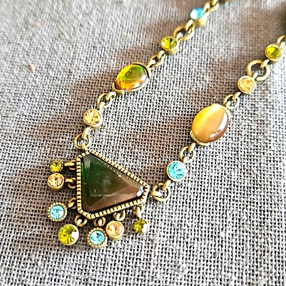 Gorgeous brass, green stones necklace - Picture 7 of 7